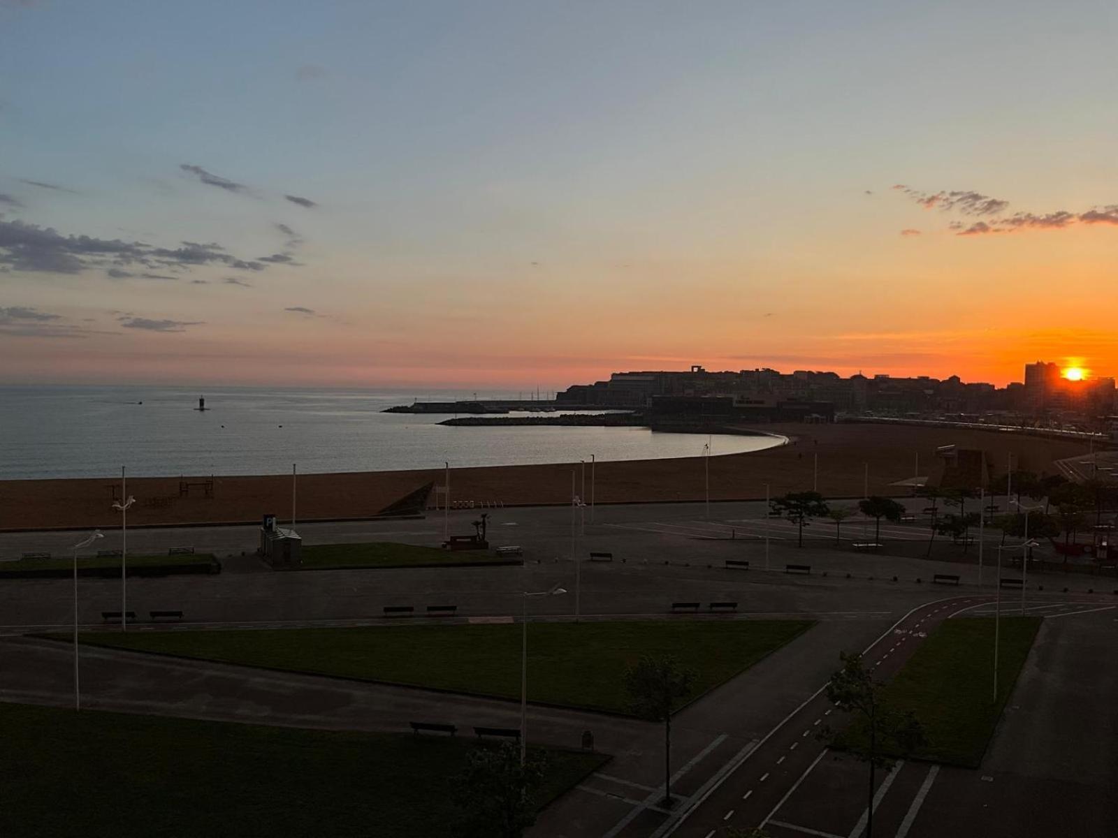 El Atico De La Playa Parking Gratis Apartment Gijon Exterior photo